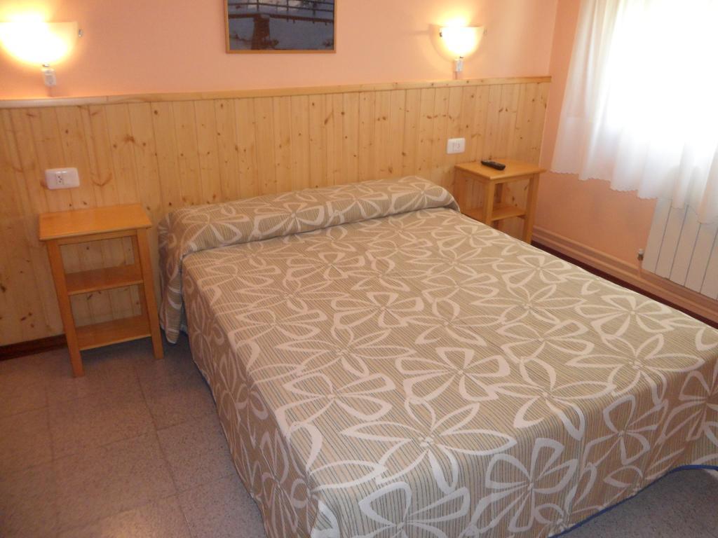 Hostal Alce Nigran Exterior photo